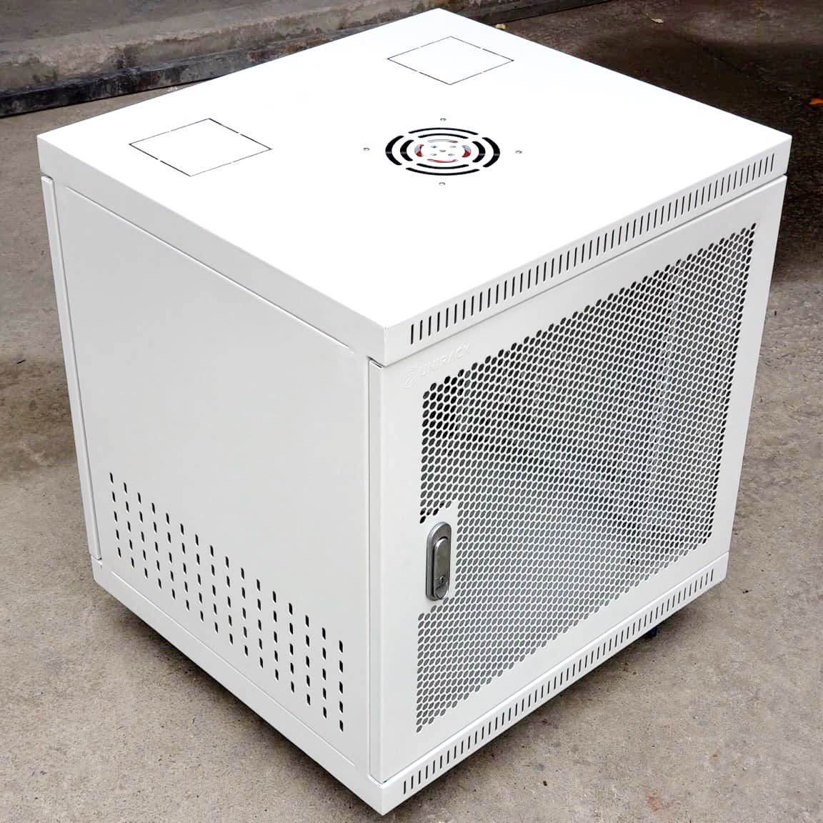 Tủ rack 10U D500 cửa lưới màu trắng