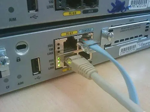 Đọc đèn LED cổng và chế độ Cisco 2960
