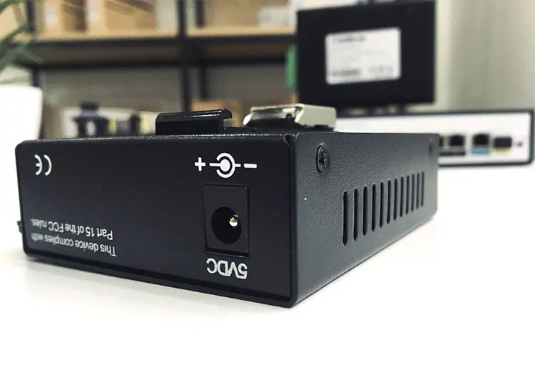 Converter quang 1 cổng FMC-100-GE-SFP-CA