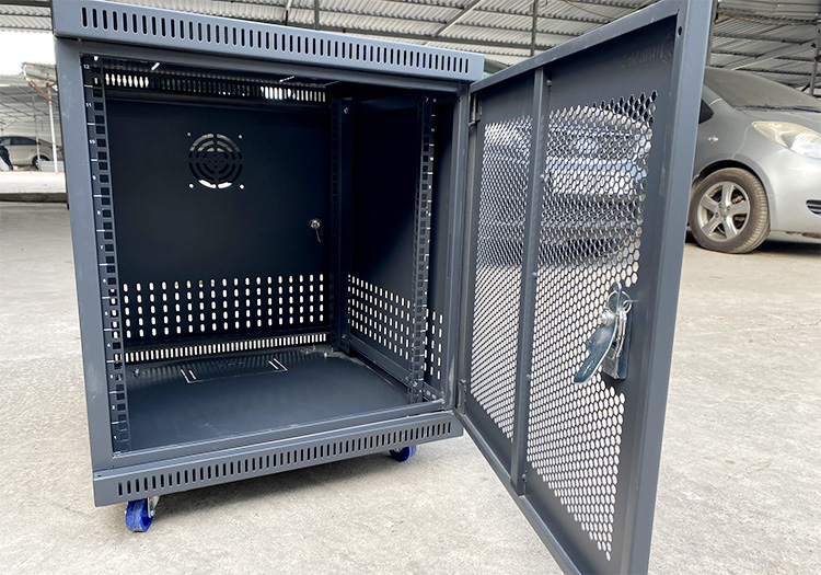 Cửa trước tủ rack 12U D600