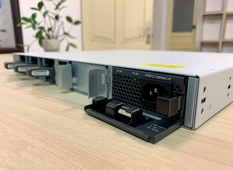 Switch Cisco C9300-24T-E