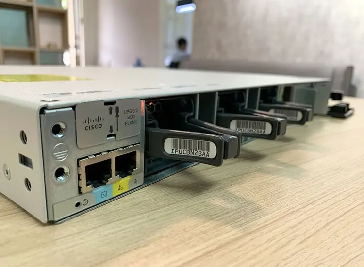 Switch Cisco C9300-24T-E