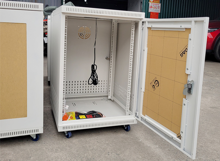 Tủ rack 15U D600