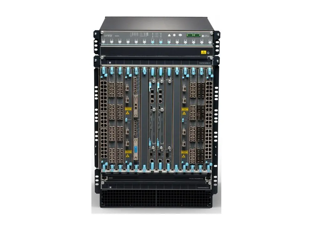 Switch lõi Juniper EX9214 đặt tại phòng máy trung tâm của mạng campus